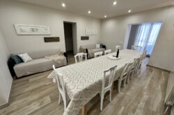 COMEDOR JUNTO A COCINA.