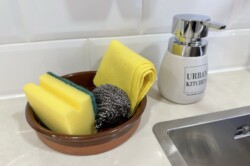 PARA CADA CLIENTE SON NUEVOS Y LOS DISPONE LA CASA. LAS PASTILLAS PARA EL LAVAPLATOS TAMBIEN.